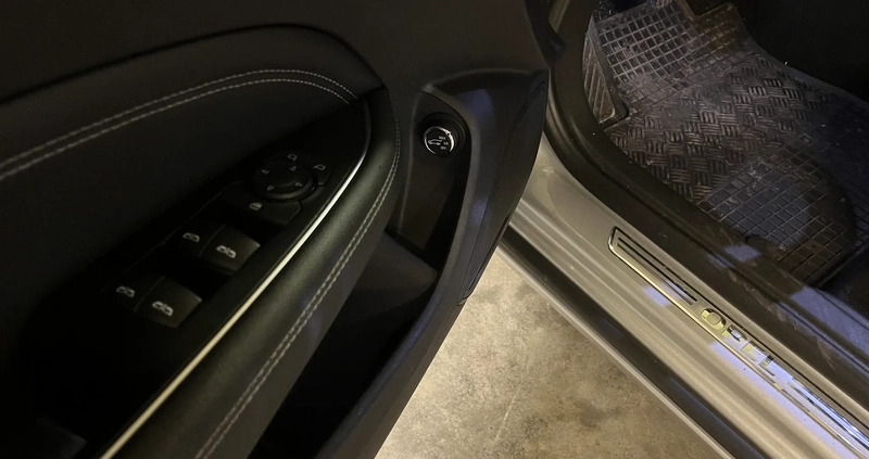 Opel Insignia cena 69900 przebieg: 108800, rok produkcji 2018 z Warszawa małe 436